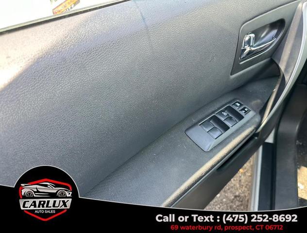 Photo of 2013 Pearl White Nissan Rogue