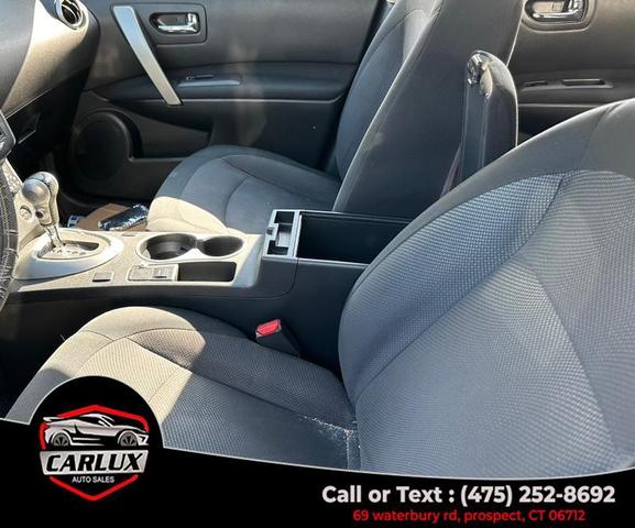 Photo of 2013 Pearl White Nissan Rogue