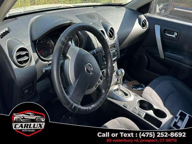 Photo of 2013 Pearl White Nissan Rogue
