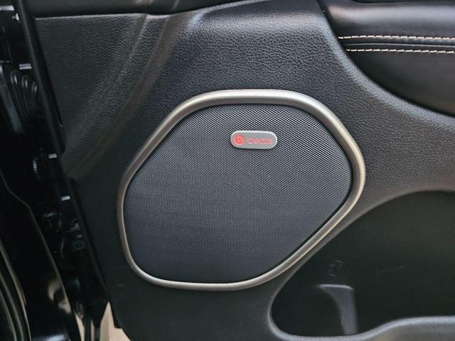 Photo of 2018 DB Black Clearcoat Dodge Durango
