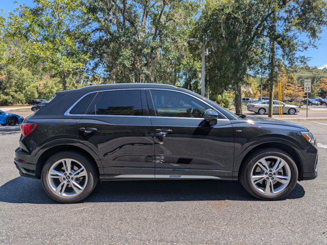 Photo of 2022 Black Metallic Audi Q3