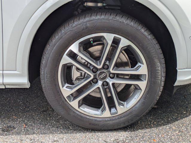 Photo of 2025 Glacier White Metallic Audi Q5