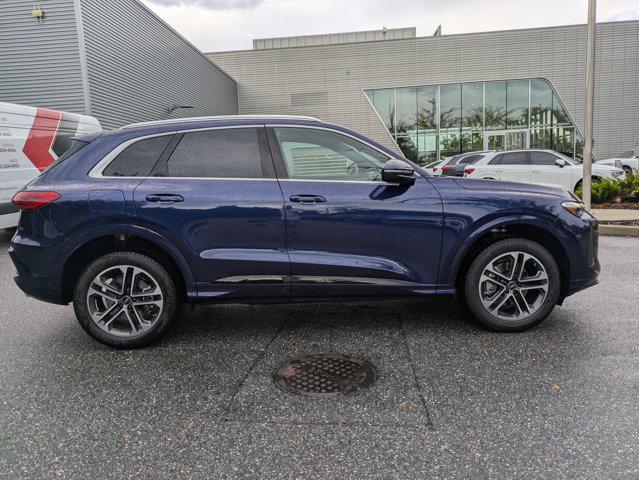 Photo of 2025 Navarra Blue Metallic Audi Q5