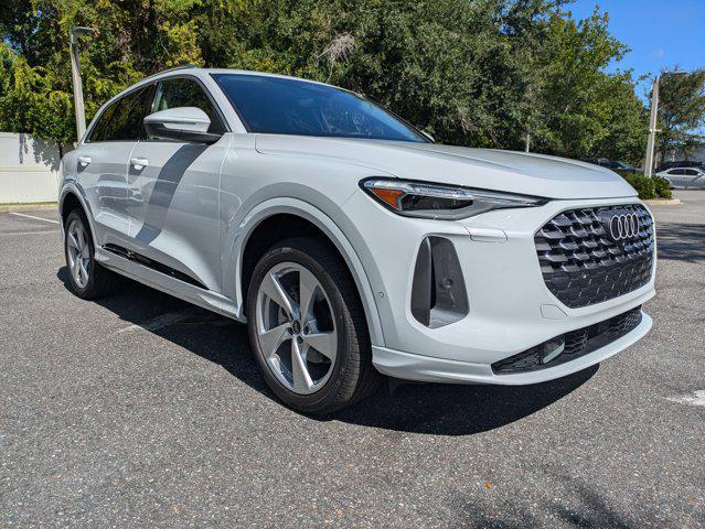 Photo of 2025 Glacier White Metallic Audi Q5