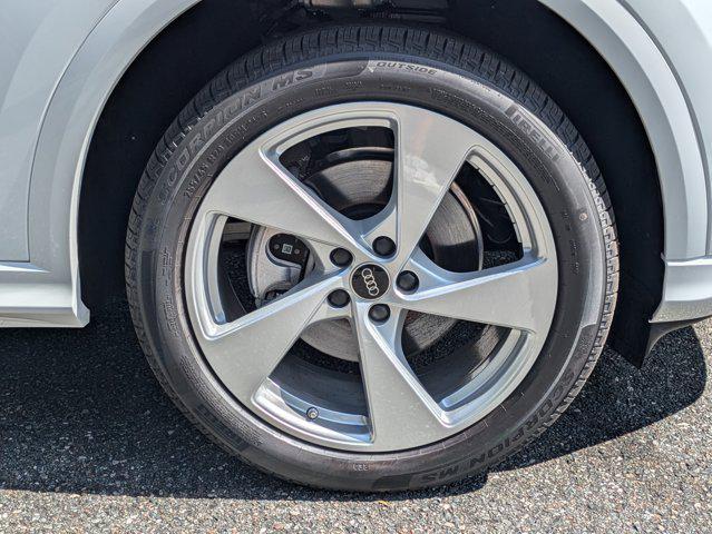 Photo of 2025 Glacier White Metallic Audi Q5