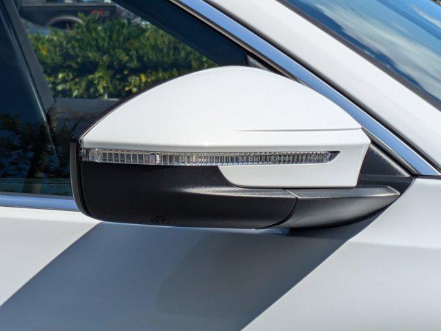 Photo of 2025 Glacier White Metallic Audi Q5