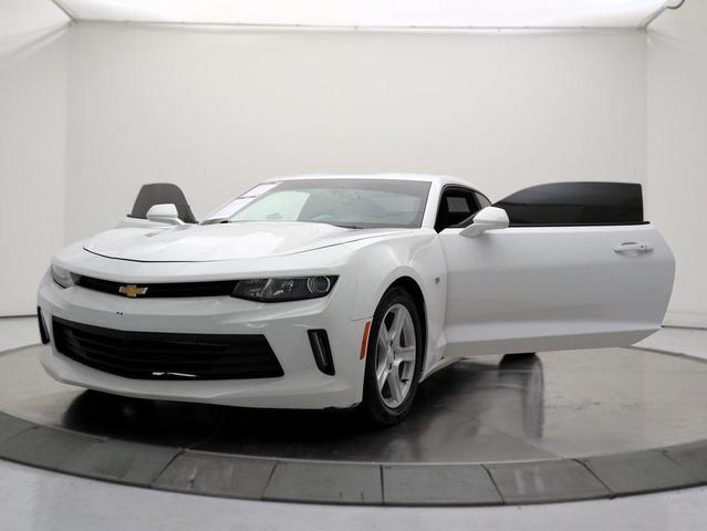 Photo of 2017 Summit White Chevrolet Camaro