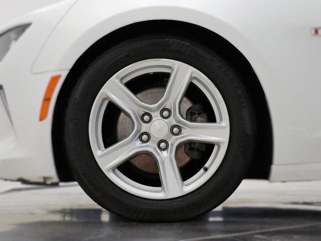 Photo of 2017 Summit White Chevrolet Camaro
