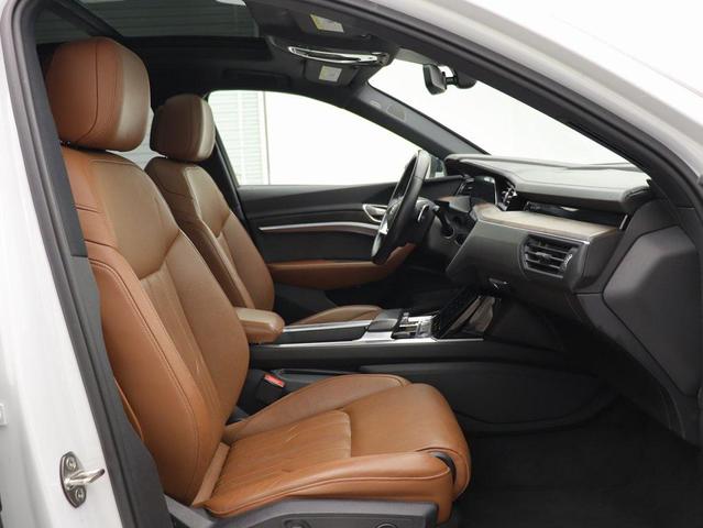 Photo of 2019 Glacier White Audi e-tron