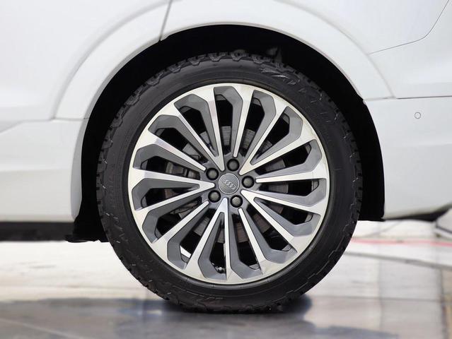 Photo of 2019 Glacier White Audi e-tron