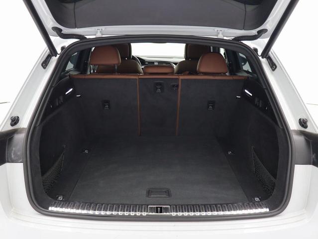 Photo of 2019 Glacier White Audi e-tron