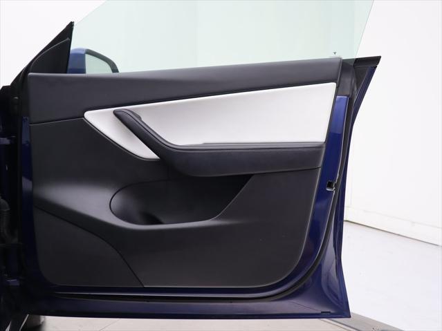 Photo of 2021 Deep Blue Metallic Tesla Model Y