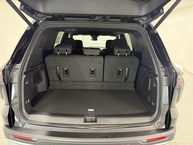 Photo of 2025 Mosaic Black Metallic Chevrolet Traverse