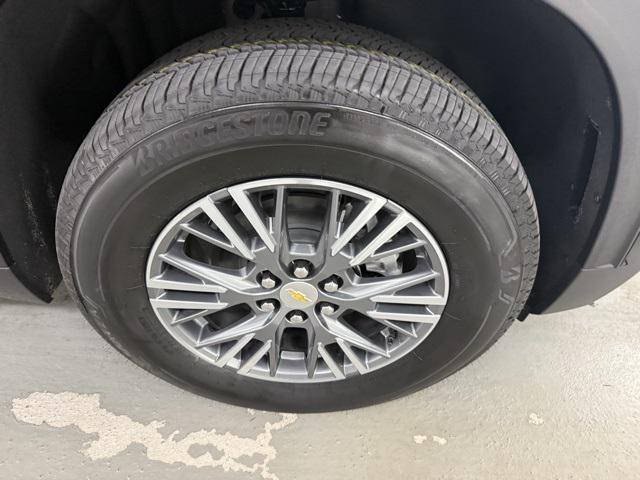 Photo of 2025 Mosaic Black Metallic Chevrolet Traverse