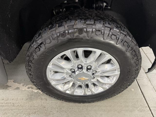 Photo of 2021 Mosaic Black Metallic Chevrolet Silverado 2500