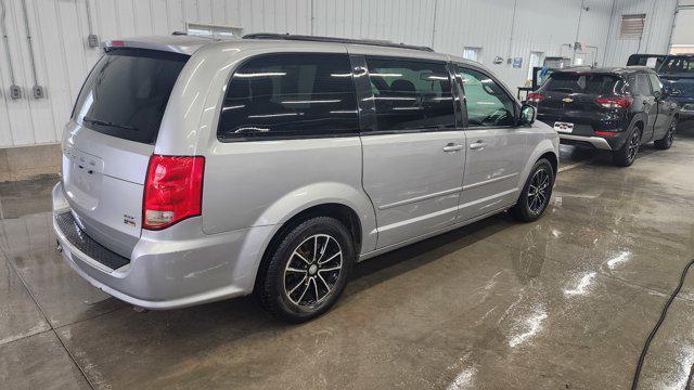 Photo of 2017 Billet Clearcoat Dodge Grand Caravan
