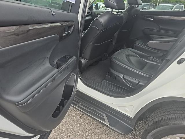 Photo of 2021 Blizzard Pearl Toyota Highlander