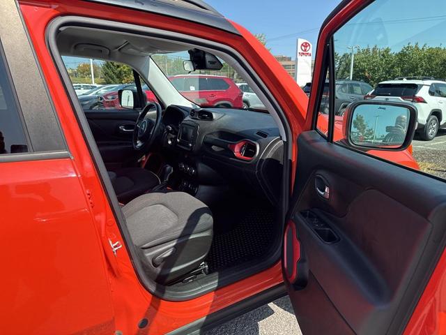 Photo of 2017 Omaha Orange Jeep Renegade