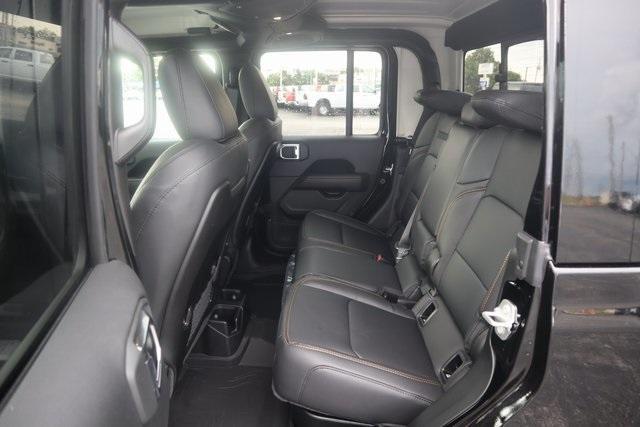 Photo of 2025 Black Clearcoat Jeep Gladiator