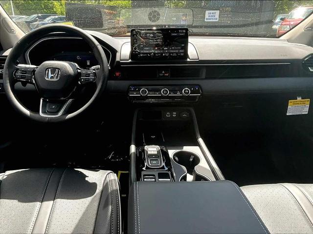 Photo of 2025 Radiant Red Metallic II Honda Pilot