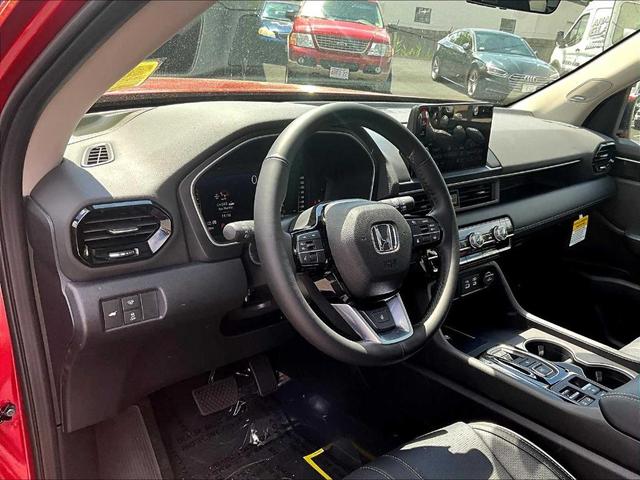 Photo of 2025 Radiant Red Metallic II Honda Pilot