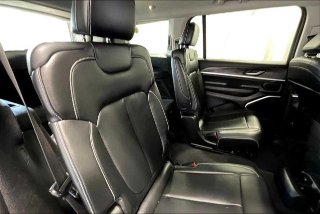 Photo of 2021 Diamond Black Jeep Grand Cherokee L