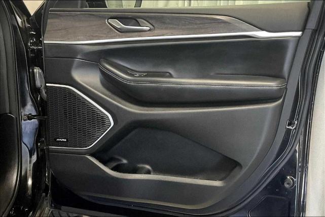 Photo of 2021 Diamond Black Jeep Grand Cherokee L