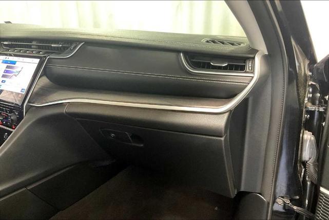 Photo of 2021 Diamond Black Jeep Grand Cherokee L