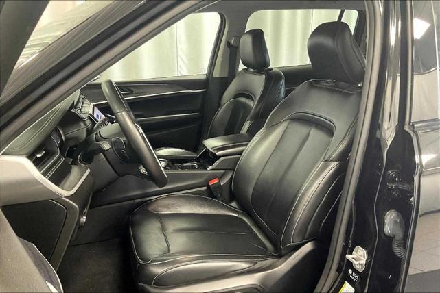 Photo of 2021 Diamond Black Jeep Grand Cherokee L