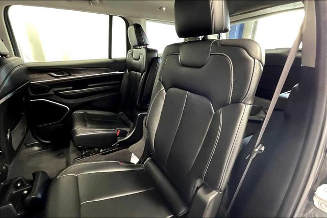 Photo of 2021 Diamond Black Jeep Grand Cherokee L