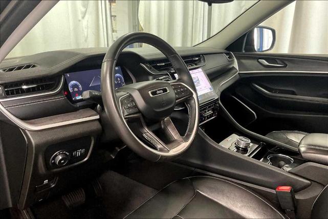 Photo of 2021 Diamond Black Jeep Grand Cherokee L