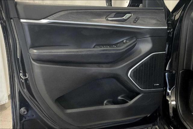 Photo of 2021 Diamond Black Jeep Grand Cherokee L
