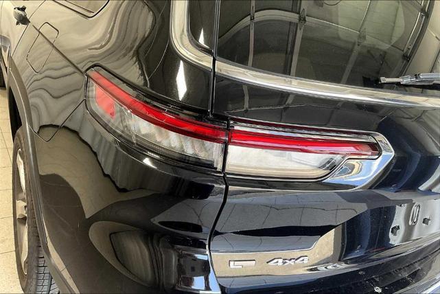 Photo of 2021 Diamond Black Jeep Grand Cherokee L
