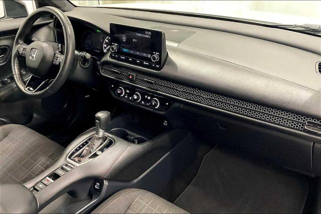 Photo of 2023 Platinum White Pearl Honda HR-V