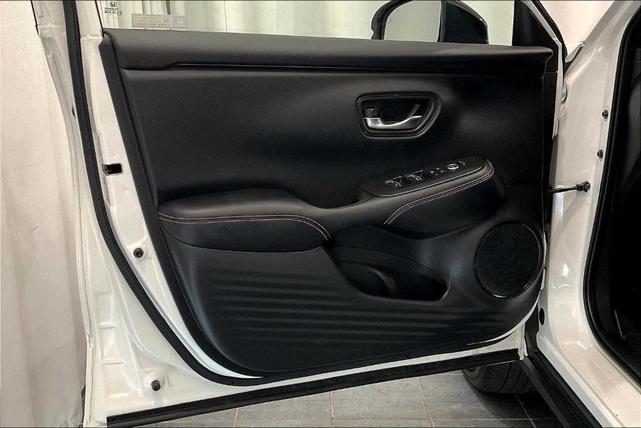 Photo of 2023 Platinum White Pearl Honda HR-V
