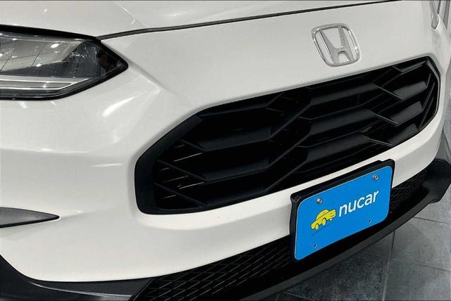 Photo of 2023 Platinum White Pearl Honda HR-V
