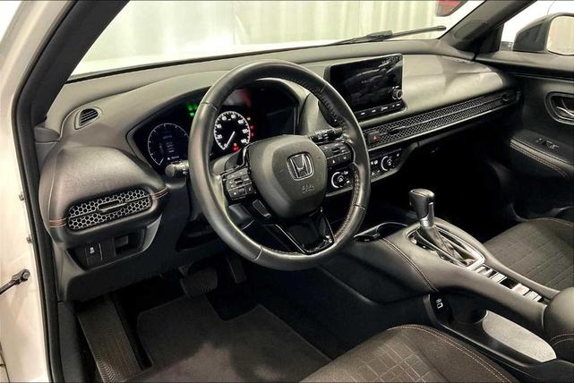 Photo of 2023 Platinum White Pearl Honda HR-V