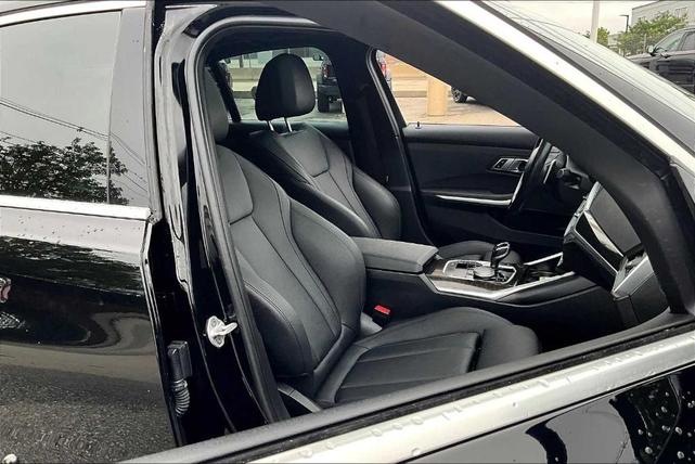 Photo of 2021 Jet Black BMW 330