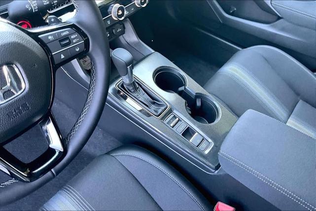 Photo of 2025 Platinum White Pearl Honda Civic