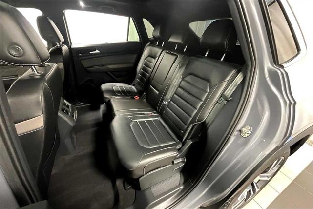 Photo of 2021 Pure Gray Volkswagen Atlas Cross Sport