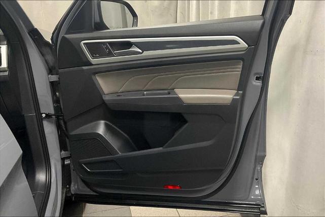 Photo of 2021 Pure Gray Volkswagen Atlas Cross Sport