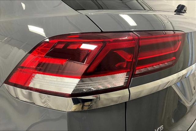 Photo of 2021 Pure Gray Volkswagen Atlas Cross Sport