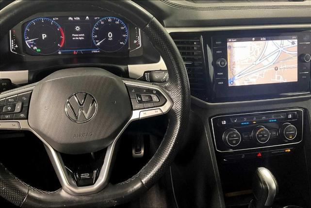 Photo of 2021 Pure Gray Volkswagen Atlas Cross Sport