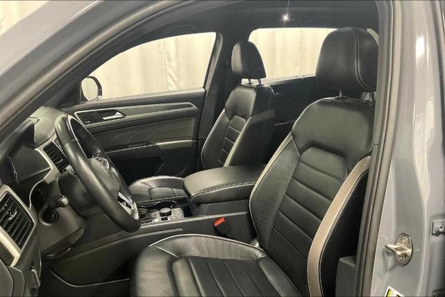 Photo of 2021 Pure Gray Volkswagen Atlas Cross Sport