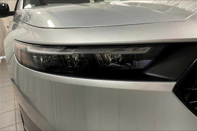 Photo of 2025 Solar Silver Metallic Honda Accord