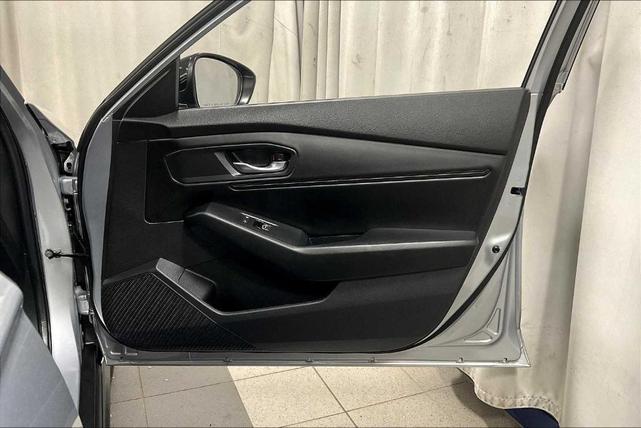 Photo of 2025 Solar Silver Metallic Honda Accord