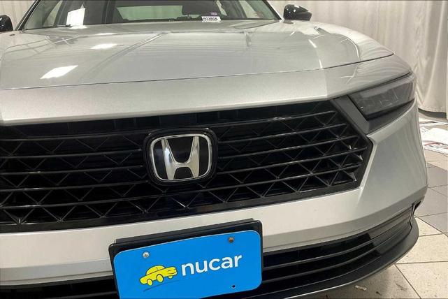 Photo of 2025 Solar Silver Metallic Honda Accord