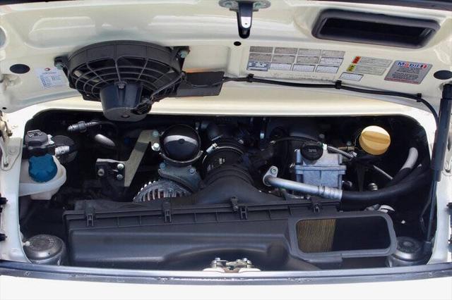 Photo of 1999 White Porsche 911