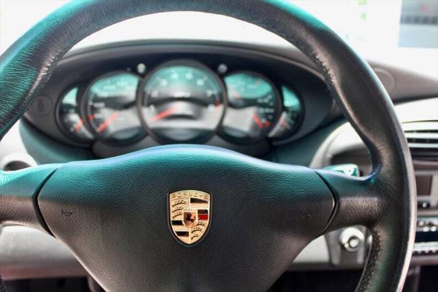 Photo of 1999 White Porsche 911