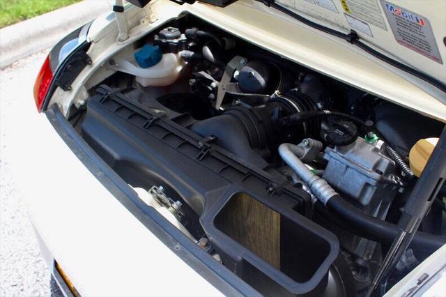 Photo of 1999 White Porsche 911